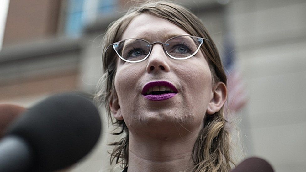 Chelsea Manning speaks to the press ahead of a grand jury appearance about WikiLeaks, in Alexandria, Virginia, on May 16, 2019