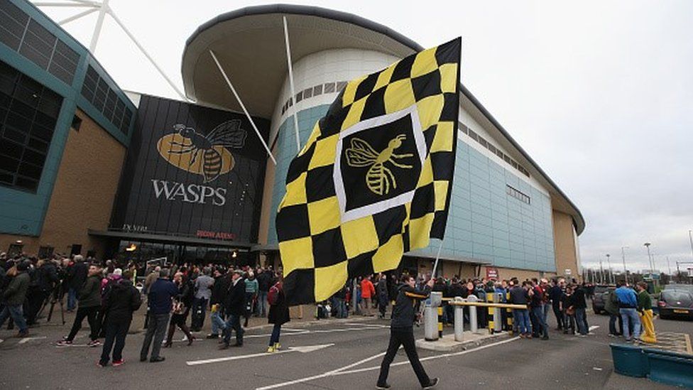 Wasps fans outside the Ricoh Arena
