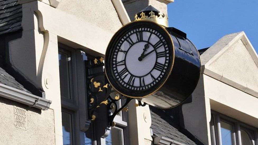 Drum clock on Merkinch Welfare Hall