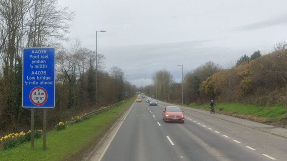 Hwlffordd Beiciwr modur wedi marw yn dilyn gwrthdrawiad BBC Cymru Fyw