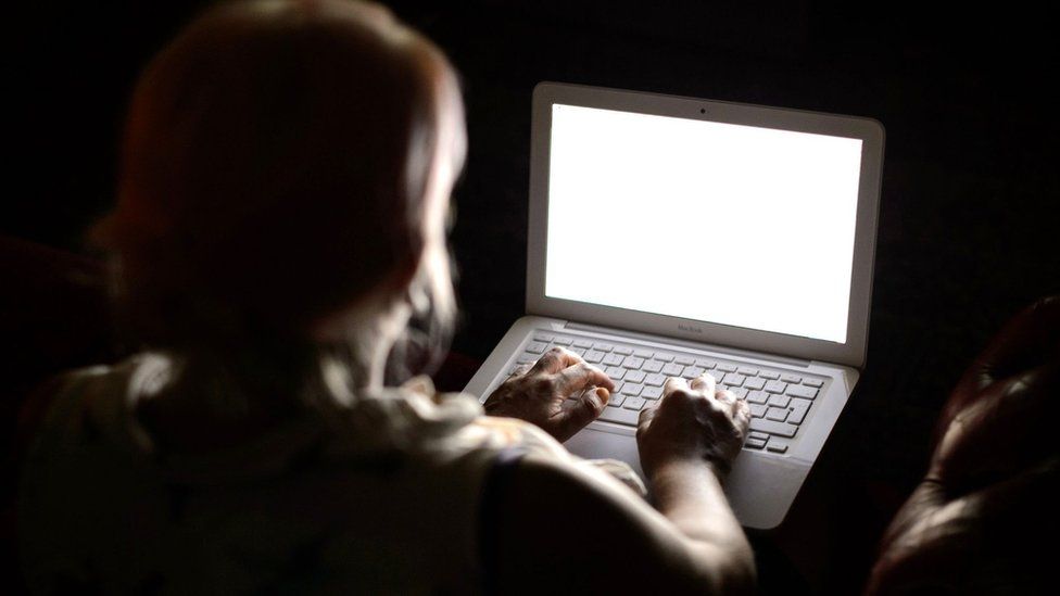 Picture of woman in front of a computer