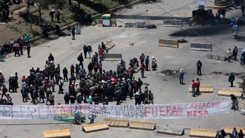 Supporters of Bolivia's President Evo Morales block a street in La Paz, Bolivia, November 10, 2019. REUTERS