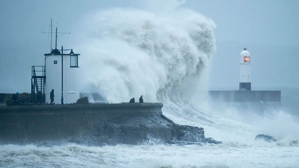 'Be aware' warning as gusts reach up to 70mph on Welsh coast - BBC News