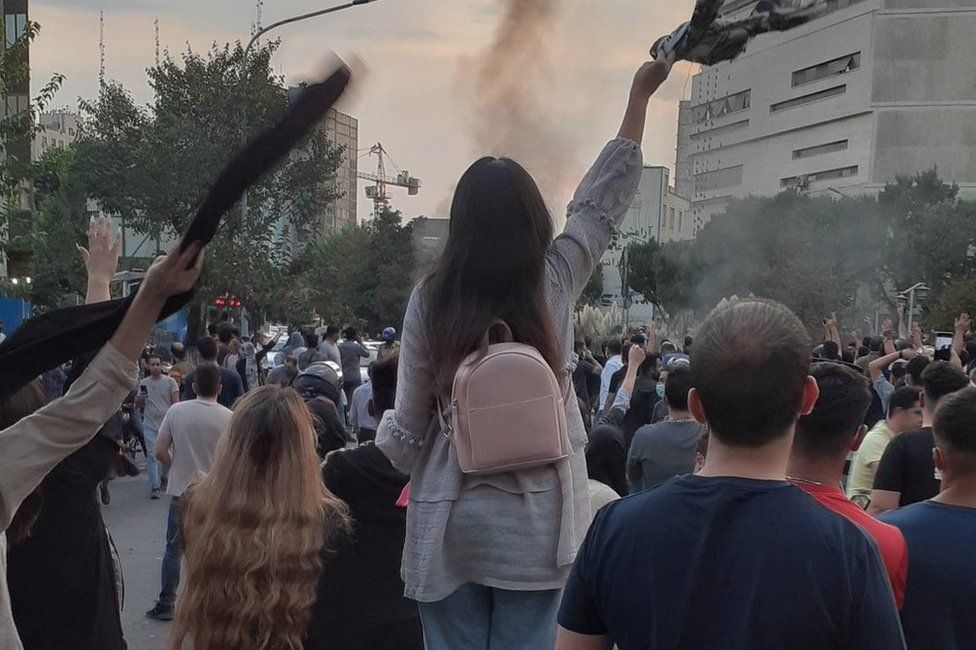 File photo showing women without headscarves protesting in Iran on 21 September 2022