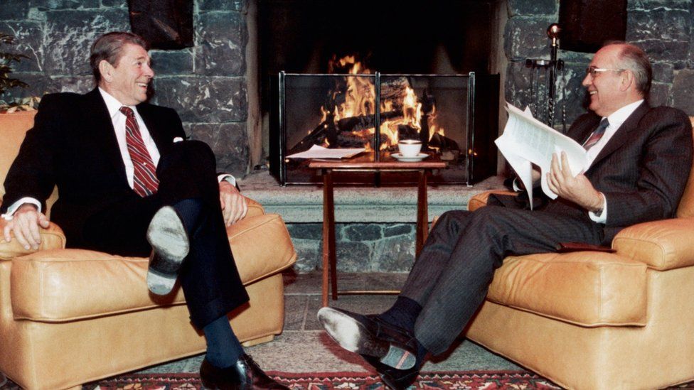Ronald Reagan and Mikhail Gorbatchev in 1985