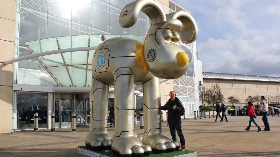 Gavin Strange and the giant Gromit