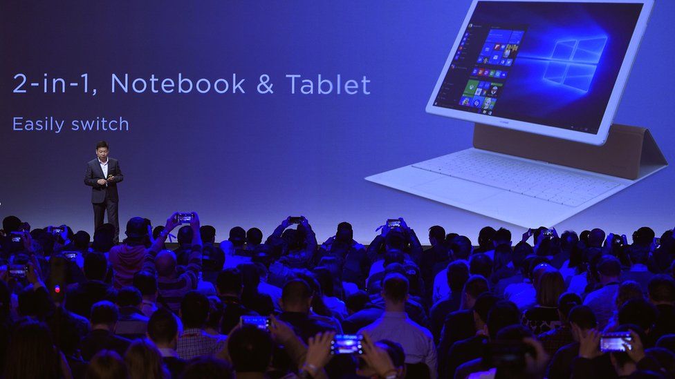 CEO Richard Yu presents the accessories of the new product Matebook