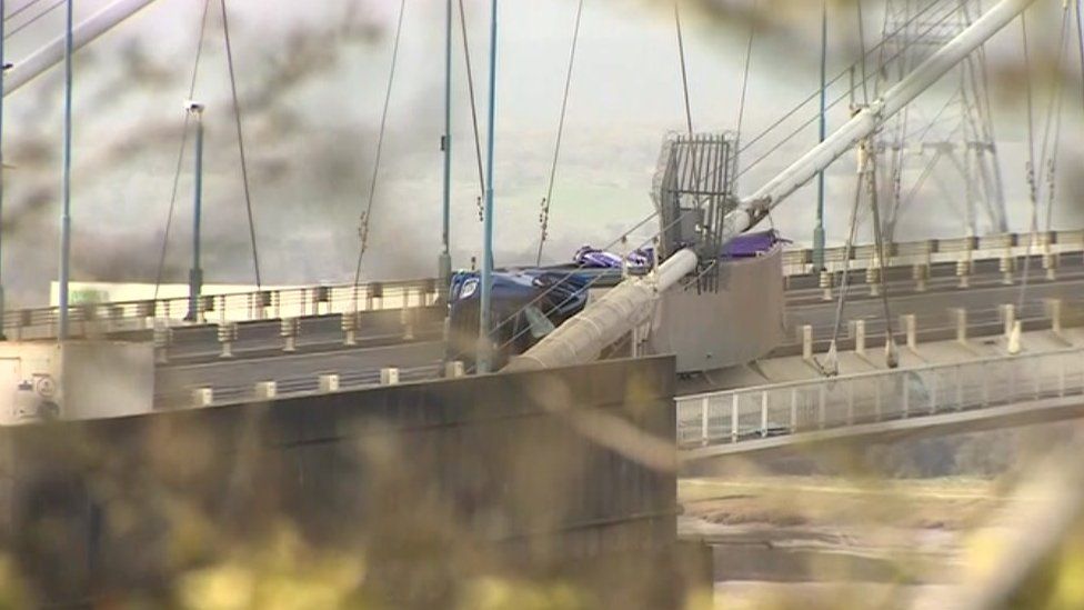 Lorry on Severn Bridge