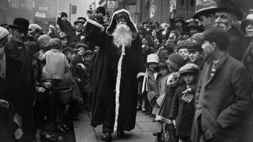 Father Christmas arriving at the Arding and Hobbs store in Clapham Junction (1926)