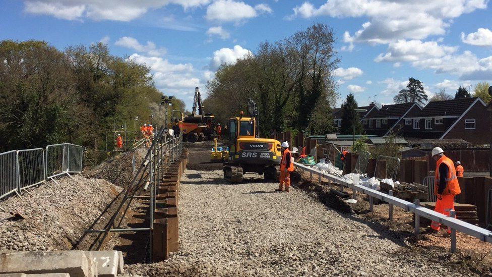 £4.5m repairs for Farnham and Alton railway line after landslide - BBC News