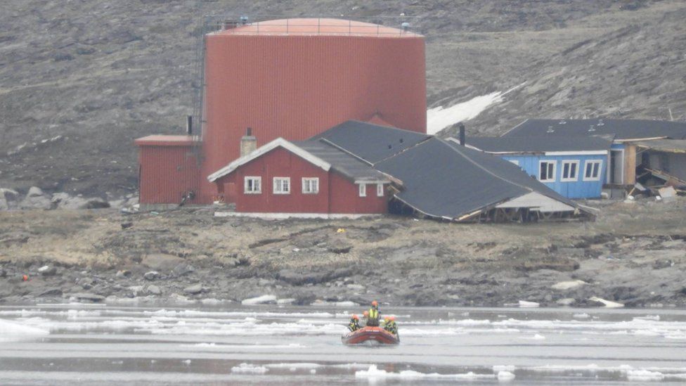 Emergency services were initially called to reports of major flooding in the village of Nuugaatsiaq, Geenland