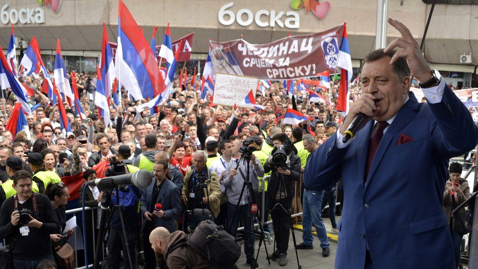Милорад Додик выступает на митинге в Республике Сербской, май 2016 г.