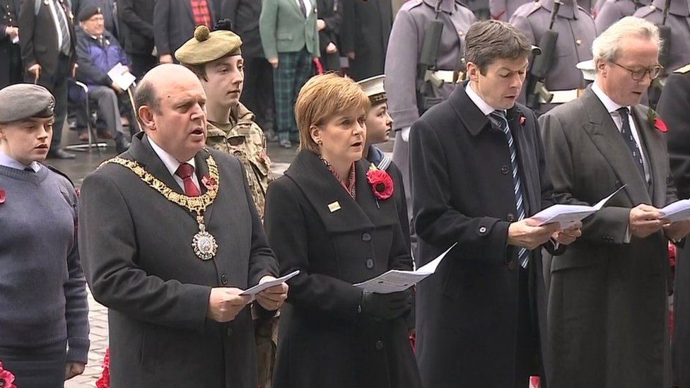 First minister Nicola Sturgeon with Presiding Officer Ken Macintosh at Edinburgh remembrance service.