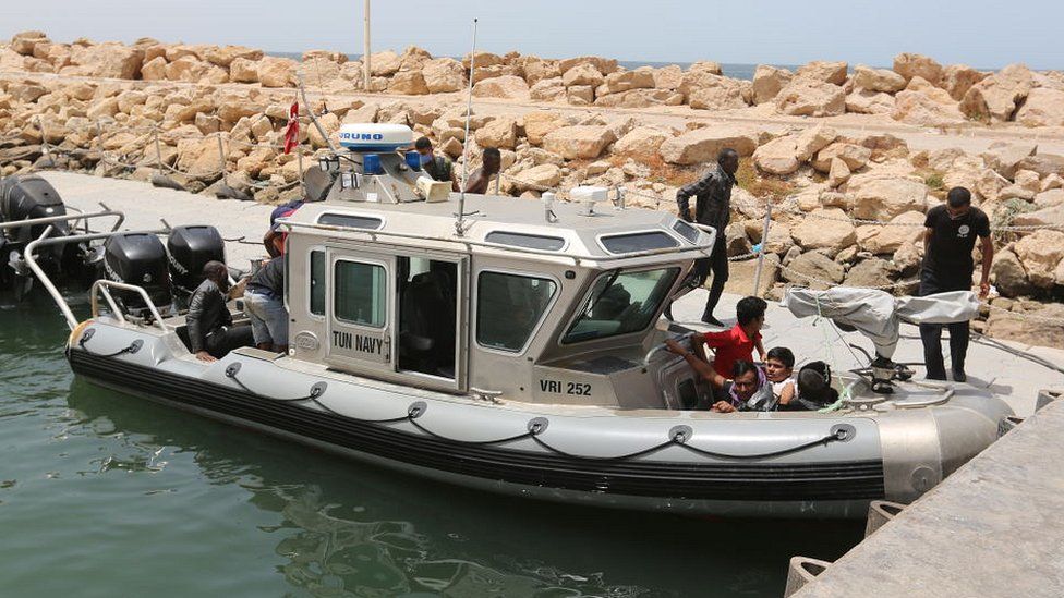 Tunisian navy vessel rescues migrants on 27 June, 2021