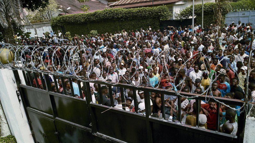 Supporters of the Congolese main opposition party Union for Democracy and Social Progress (UDPS) gather outside the home of the late opposition leader Etienne Tshisekedi, Kinshasa, 28 March 2017