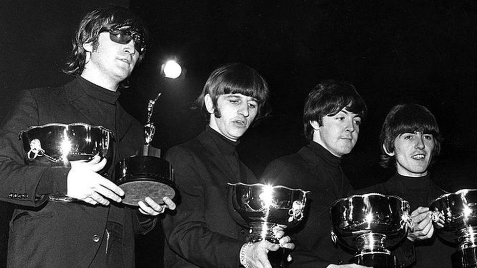 The Beatles на церемонии вручения наград NME в 1966 году.