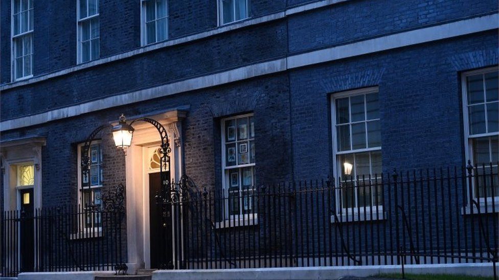 Twenty fines to be issued over No 10 lockdown parties - BBC.com