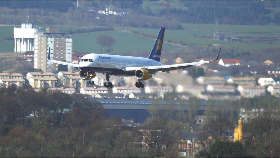 Aircraft landing at Glasgow Airport