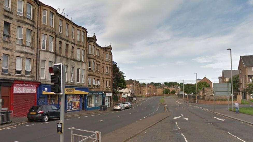 Man punched and kicked at Paisley bus stop - BBC News