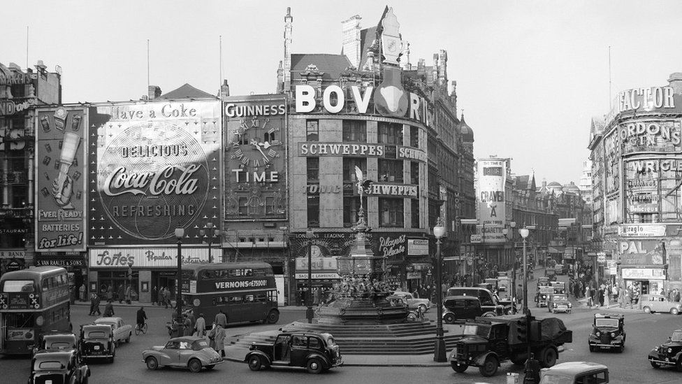 Piccadilly Circus in 1968