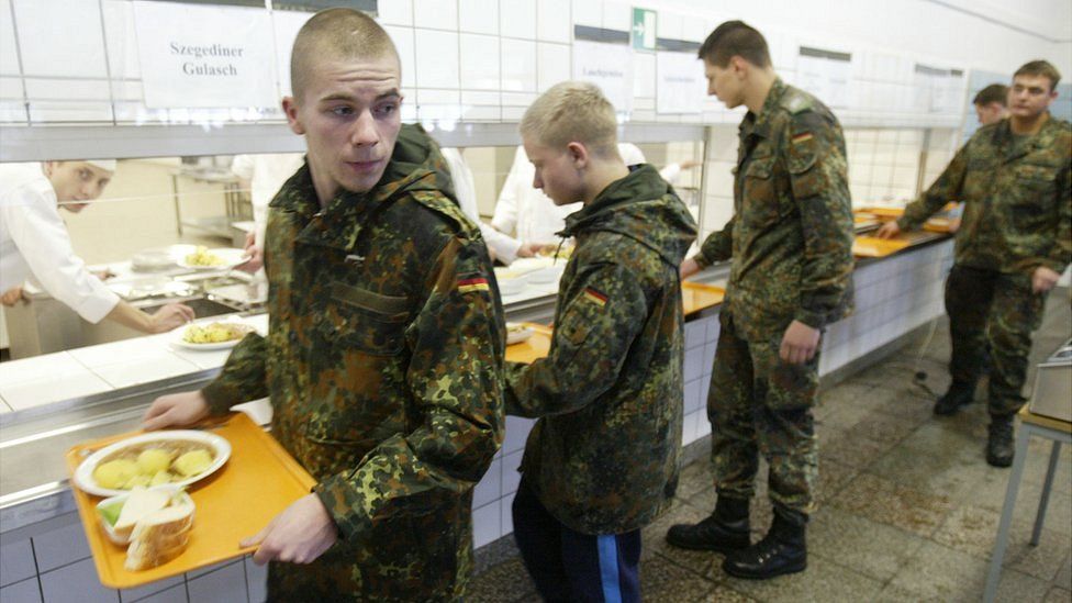 German cadets doing military service in Marienberg - 2004 file pic