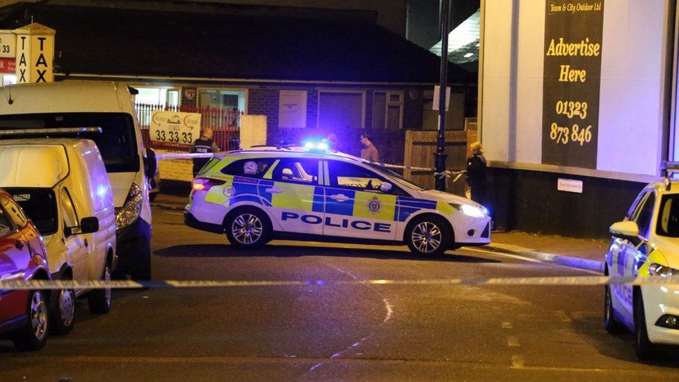 Worthing 'stabbing': Man in hospital with serious injuries - BBC News