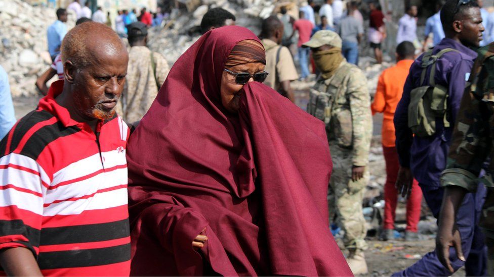 A Somali woman mourning at the scene of the explosion in Mogadishu