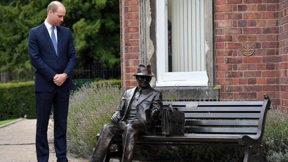 Prince William with the statue of Frank Foley