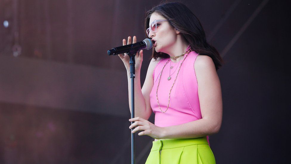 Lorde just gave a fan who served her a smoothie a ticket to the ...