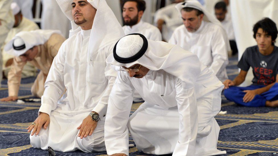 Kuwait Mosque Attack Sunnis And Shia Hold Unity Prayers Bbc News 