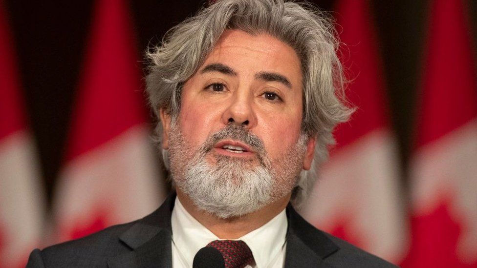 Министр наследия Канады и Квебека лейтенант Пабло Родригес выступает на пресс-конференции в Оттаве, Канада, 26 октября 2021 г.