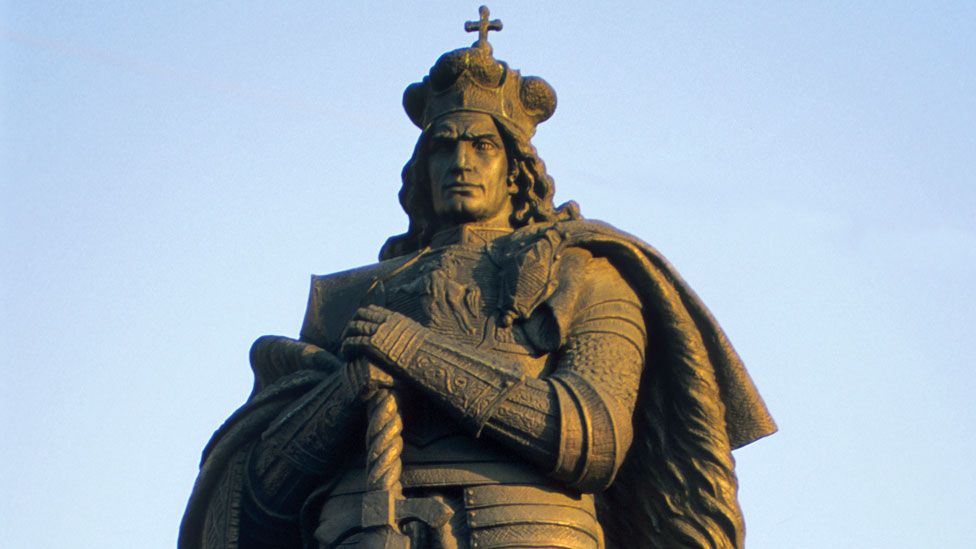 Grand Duke Vytautas - statue in Kaunas