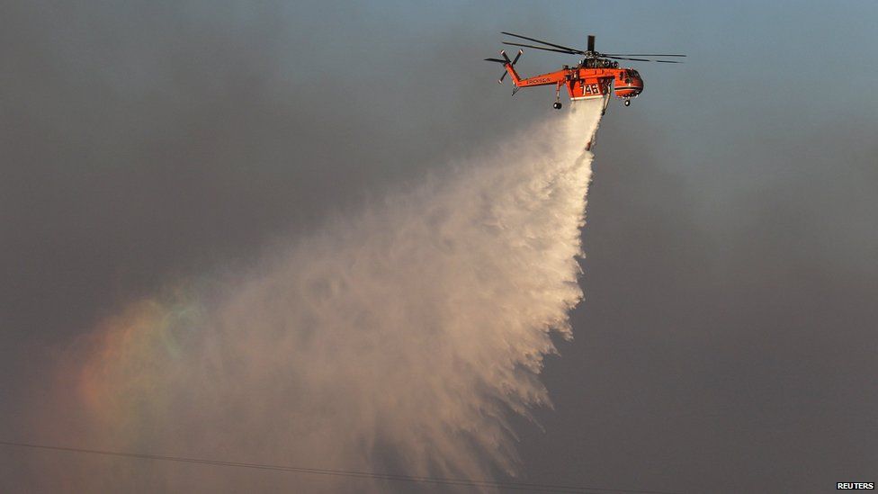 California brush fires: Hundreds of campers evacuated - BBC News