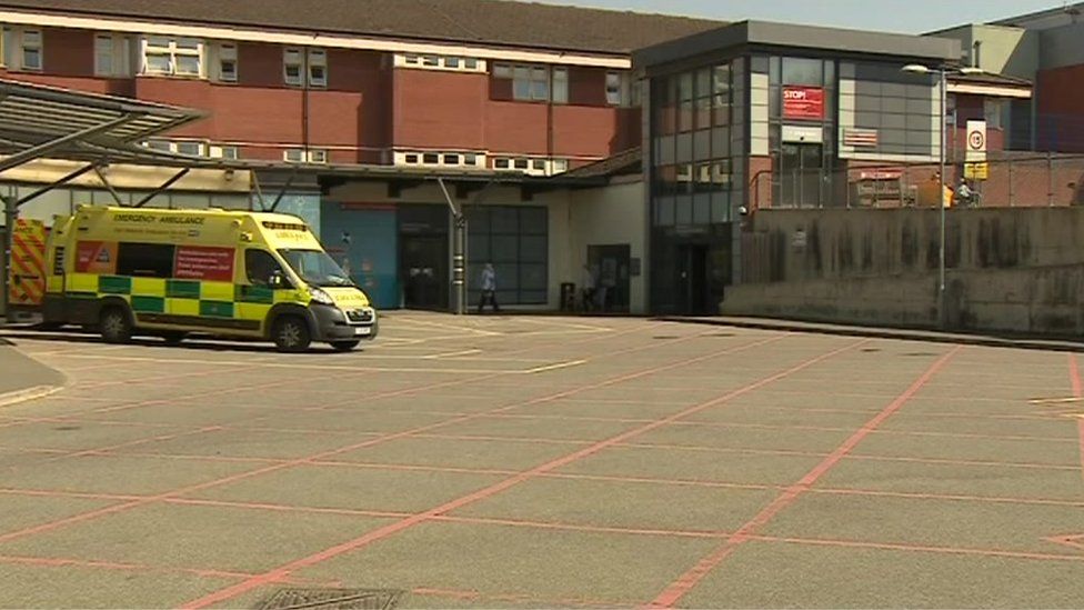 Derby junior doctors lose High Court breaktime test case BBC News