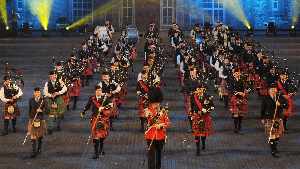 In pictures: Fifth Belfast Tattoo takes place - BBC News