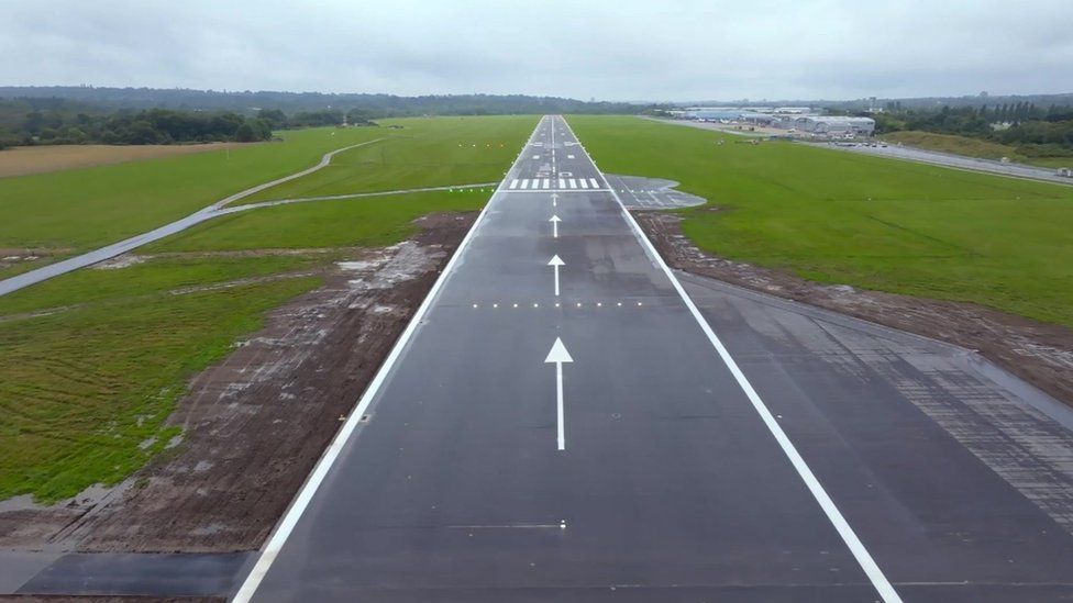 Southampton Airport's extended runway attracts first new routes - BBC News