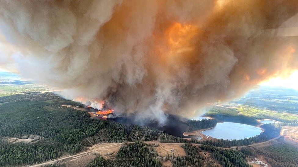 Wildfire in Lodgepole area, Alberta, 5 May 23