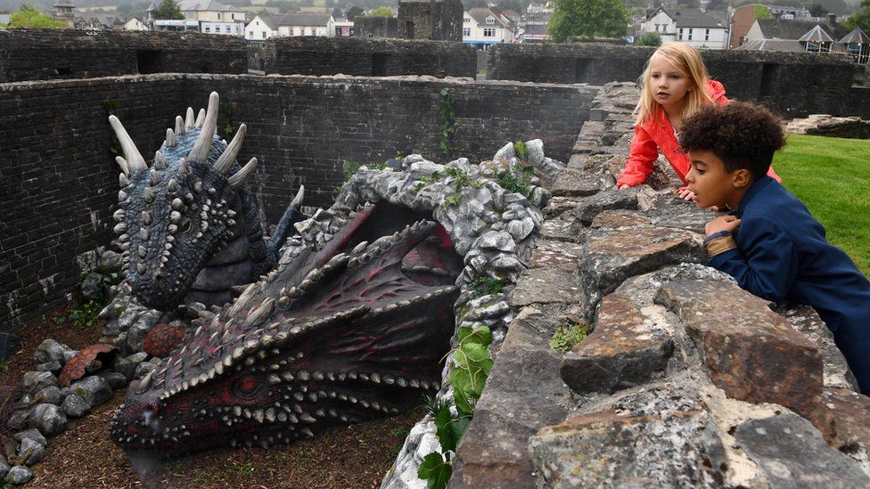 Tweo young children looking at dragons at Caerphilly Castle