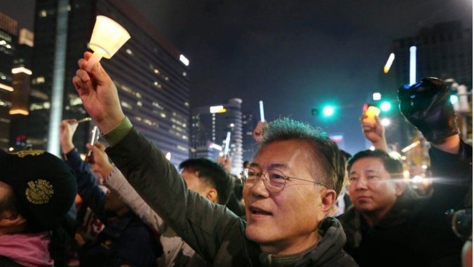 Former chief of the main opposition Democratic Party Moon Jae-in (C) participates in a candlelight rally in downtown Seoul South Korea, 12 November 2016, to call for President Park Geun-hye"s resignatio