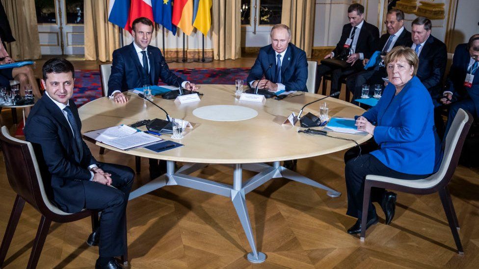 Volodymyr Zelensky, Emanuel Macron, Vladimir Putin y Angela Merkel.