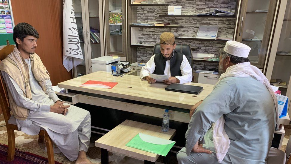 아프가니스탄: 책상