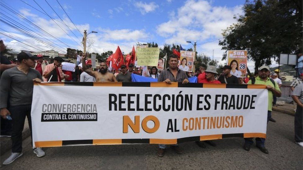 Supporters of the Opposition Alliance Against Dictatorship march in Tegucigalpa, Honduras, 07 November 2017.
