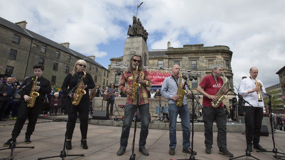 Here's That Sax Solo from Gerry Rafferty's Baker Street On A 10