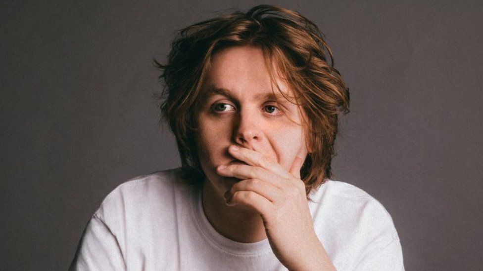 Lewis Capaldi wants to help anxious fans at his shows - BBC News