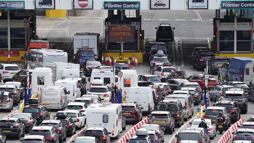 Cars queueing towards Dover