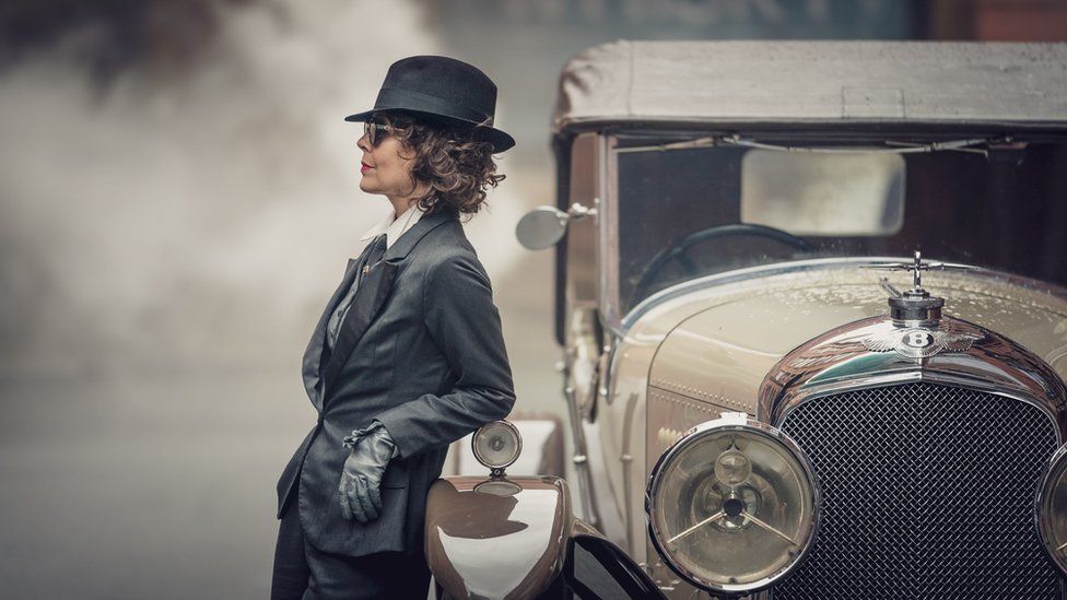 Polly Gray played by HELEN McCRORY standing by a car