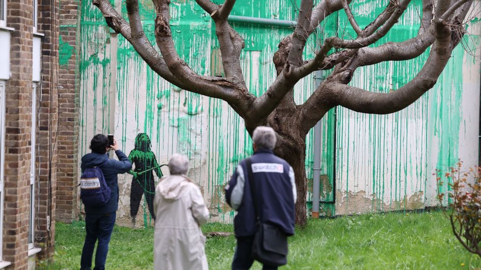 Banksy artwork creates urban tree debate, says pruning firm boss - BBC News