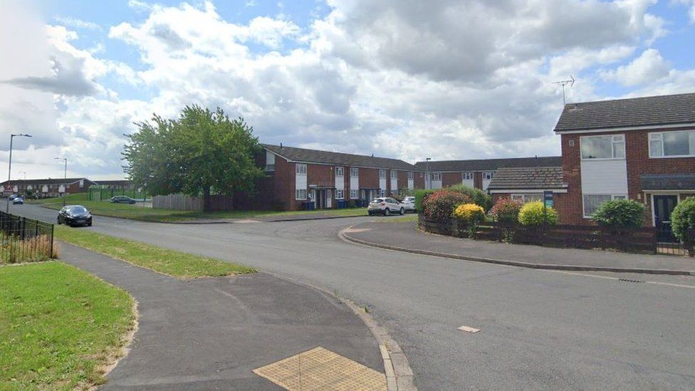 Gainsborough: Boy, 15, arrested as man killed in car crash - BBC News