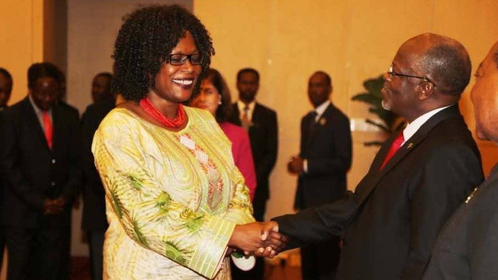 Awa Dabo shakes hands with President John Magufuli