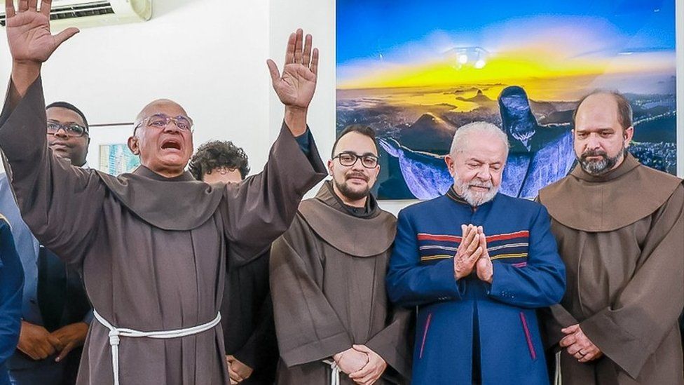 Lula with Franciscan friars